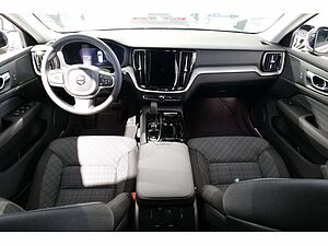 Volvo  Kombi T6 Core Recharge AWD STANDHZ LED