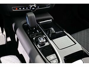 Volvo  Kombi T6 Core Recharge AWD STANDHZ LED
