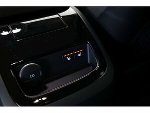 Volvo  Kombi T6 Core Recharge AWD STANDHZ LED