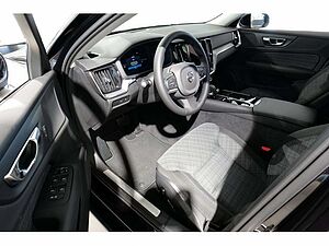 Volvo  Kombi T6 Core Recharge AWD STANDHZ LED