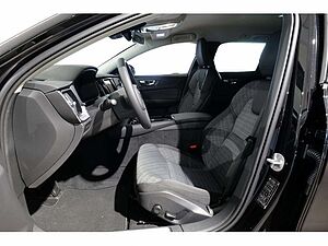 Volvo  Kombi T6 Core Recharge AWD STANDHZ LED