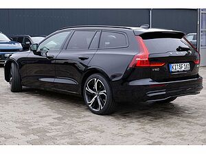 Volvo  B4 Automatik Plus Dark AHK ACC STANDHZ