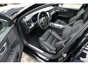 Volvo  B4 Automatik Plus Dark AHK ACC STANDHZ