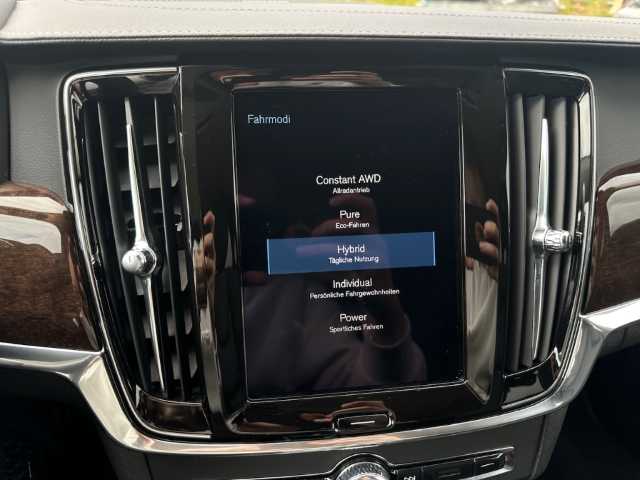 Volvo  V90 T8 TWIN ENGINE AWD Automatikgetriebe (223+65kW/303+87PS) Inscription