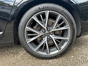Volvo  V90 T8 TWIN ENGINE AWD Automatikgetriebe (223+65kW/303+87PS) Inscription