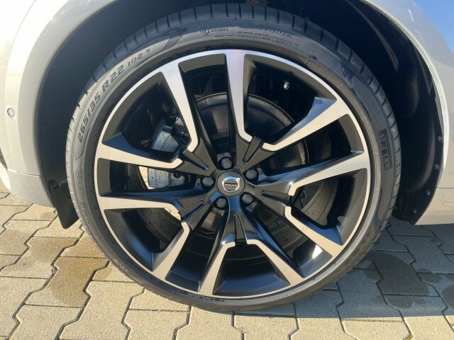 Volvo  B5 AWD Ultimate Dark