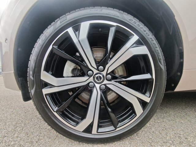Volvo  T8 Hybrid AWD Plus Dark