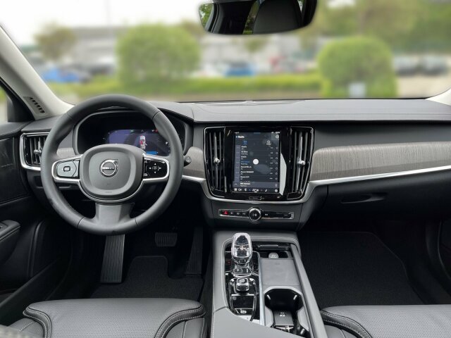 Volvo  Cross Country