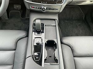Volvo  V90