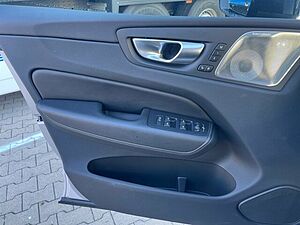 Volvo  B5 AWD Ultimate Dark