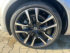 Volvo  B5 AWD Ultimate Dark