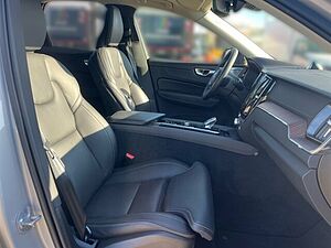 Volvo  B5 AWD Ultimate Dark