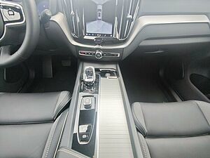 Volvo  T8 Hybrid AWD Plus Dark