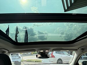 Volvo  Plus Dark
