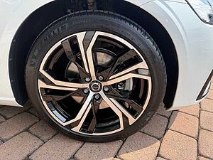 Volvo  Plus Dark