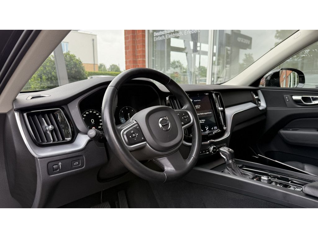 Volvo  D4 Momentum Pro LEDER RÜCKFAHRKAMERA AHK
