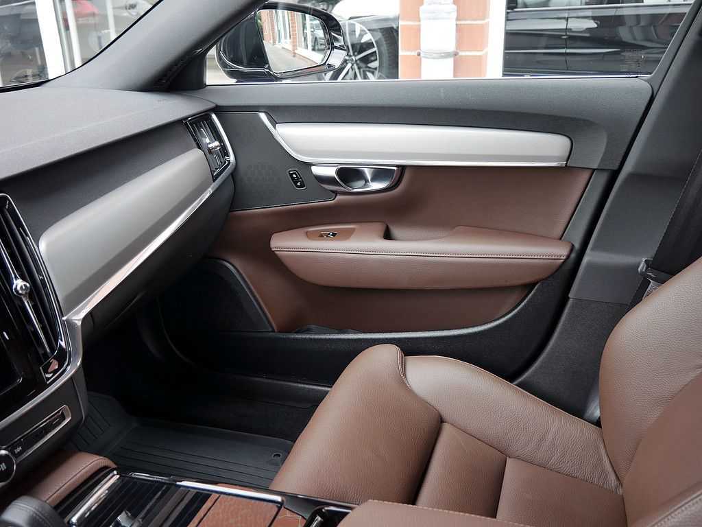 Volvo  T6 AWD Recharge Inscription Expression LED