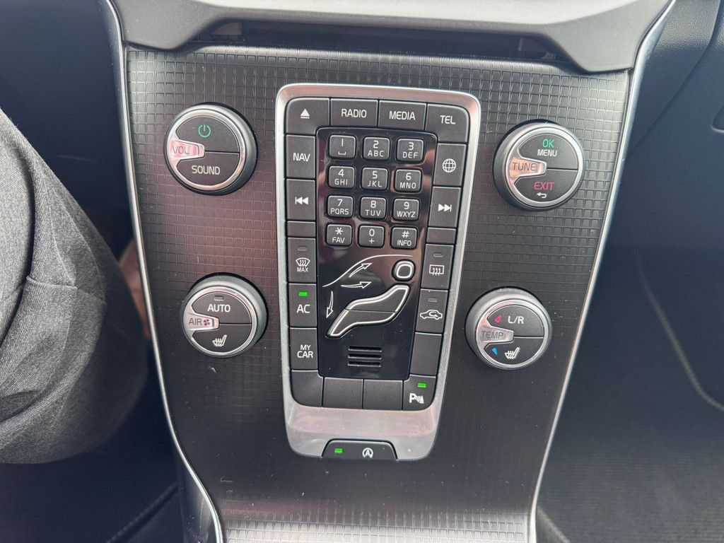 Volvo  D2 R-Design
