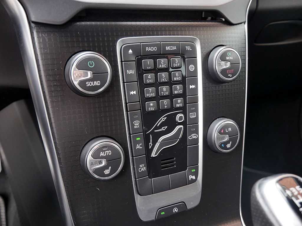 Volvo  D2 R-Design