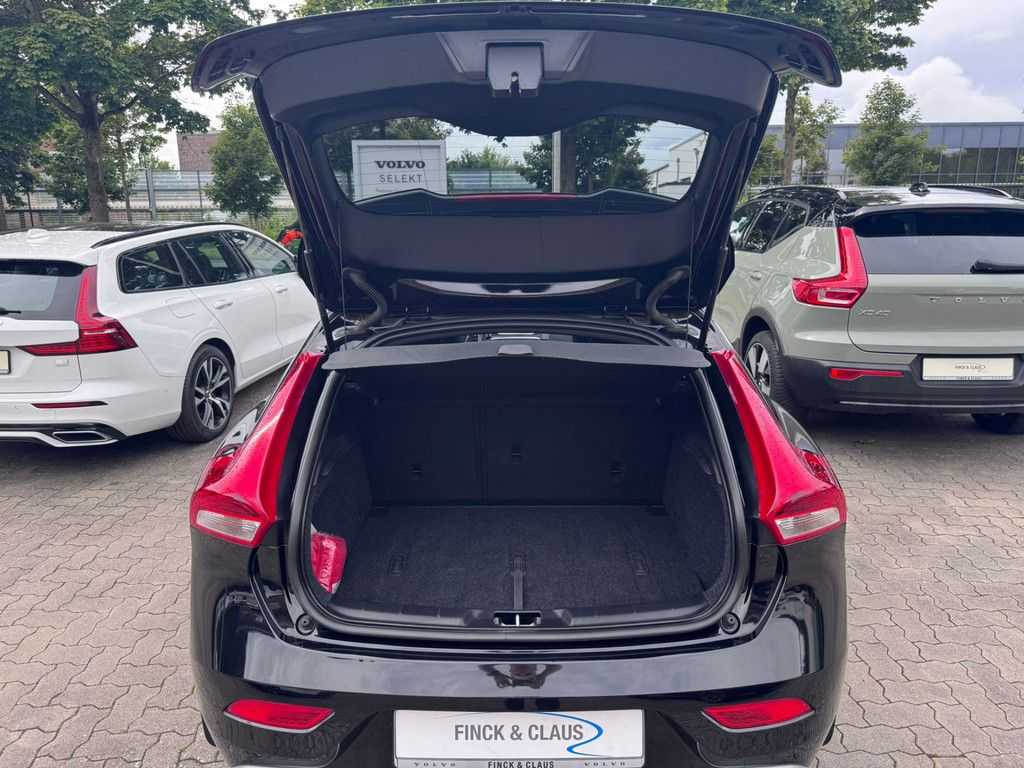 Volvo  D2 R-Design