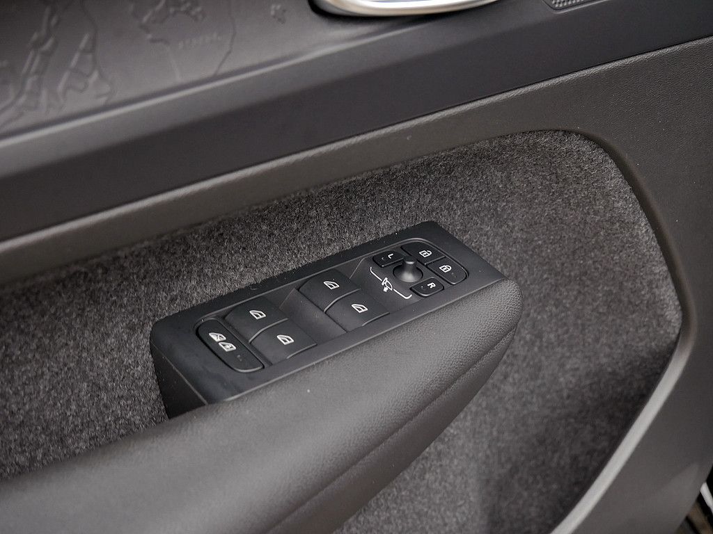 Volvo  Core Recharge Pure Electric