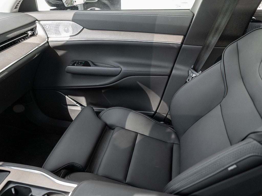 Volvo  Twin Engine Ultra HUD PANO 360° 7-SITZER