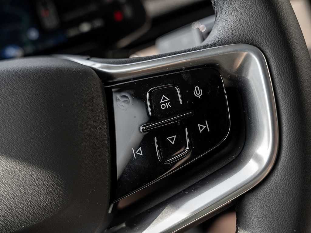 Volvo  Twin Engine Ultra HUD PANO 360° 7-SITZER