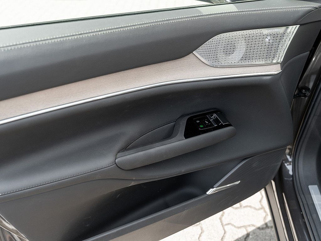 Volvo  Twin Engine Ultra HUD PANO 360° 7-SITZER