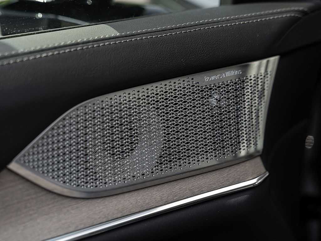 Volvo  Twin Engine Ultra HUD PANO 360° 7-SITZER