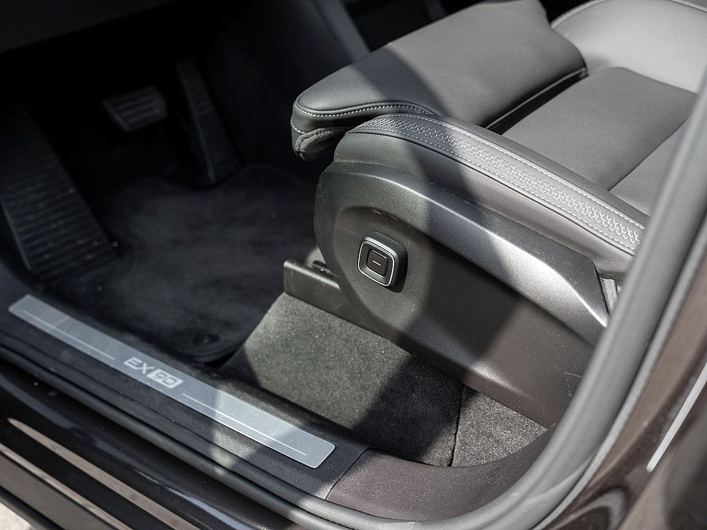 Volvo  Twin Engine Ultra HUD PANO 360° 7-SITZER