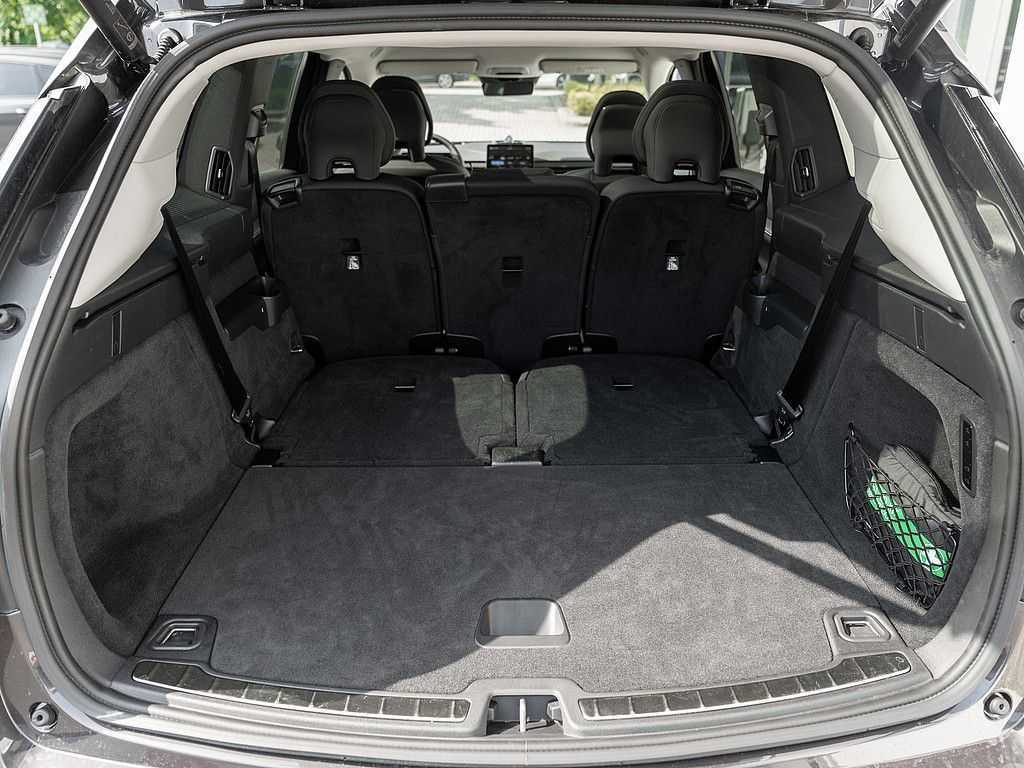 Volvo  Twin Engine Ultra HUD PANO 360° 7-SITZER