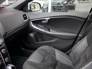 Volvo  D2 R-Design