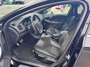 Volvo  D2 R-Design
