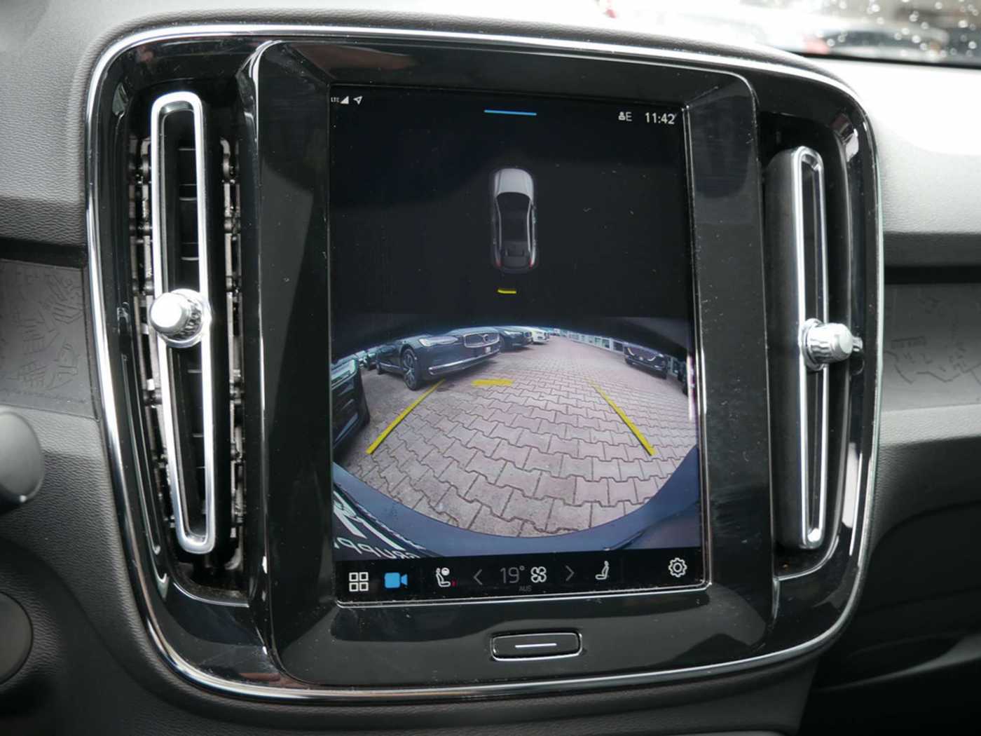 Volvo  Plus Recharge Pure Electric AWD LED PANO