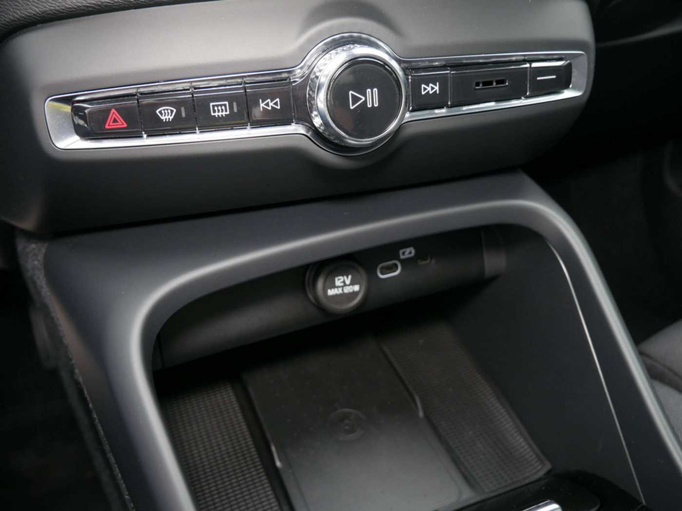Volvo  Plus Recharge Pure Electric AWD LED PANO