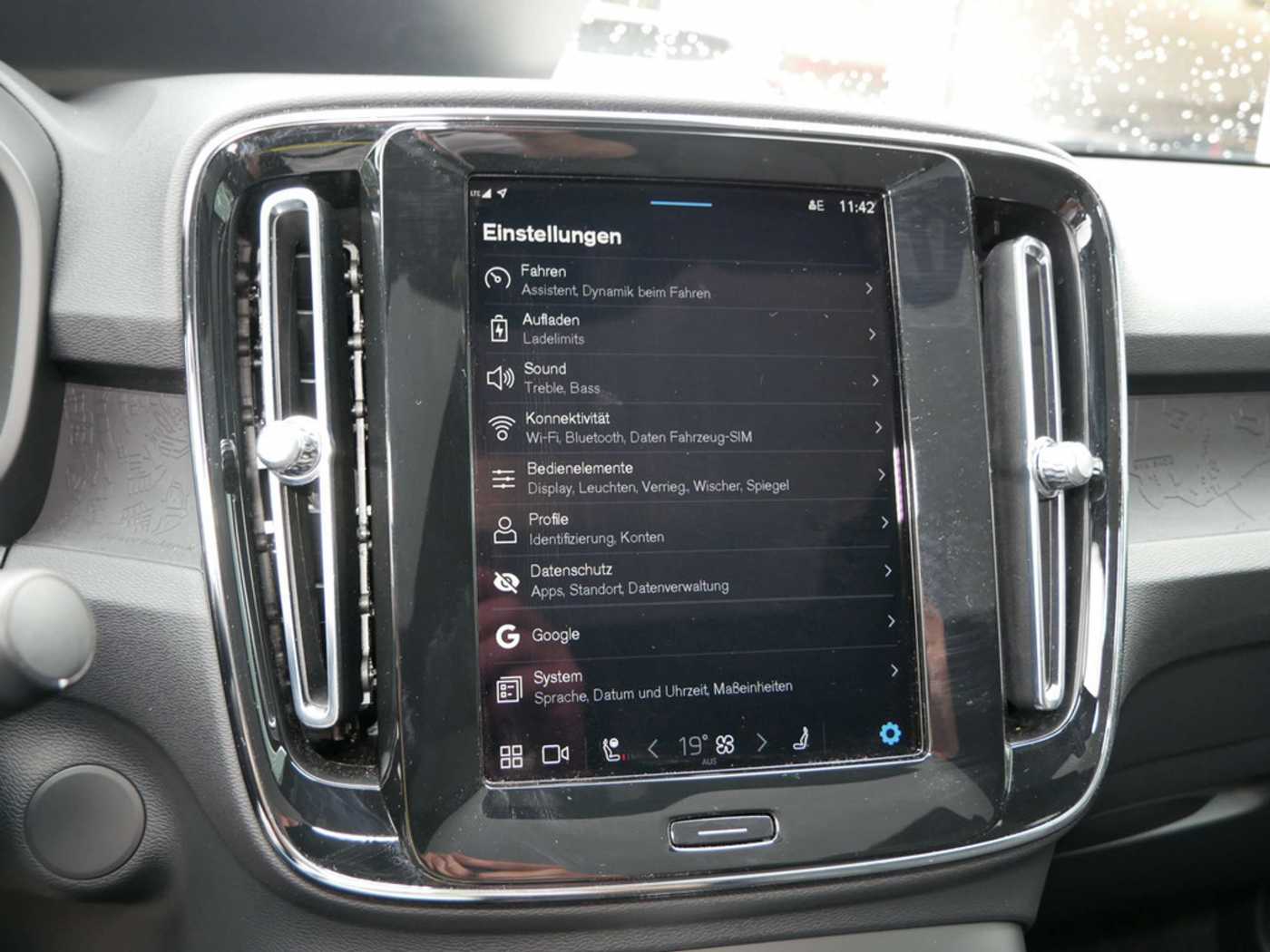 Volvo  Plus Recharge Pure Electric AWD LED PANO