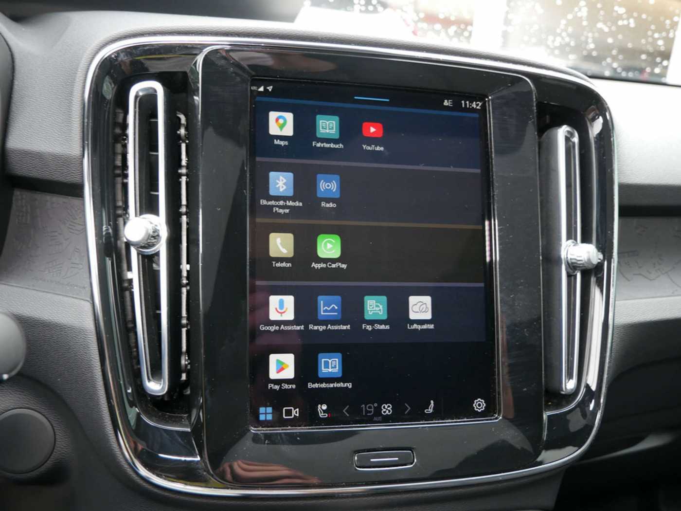 Volvo  Plus Recharge Pure Electric AWD LED PANO