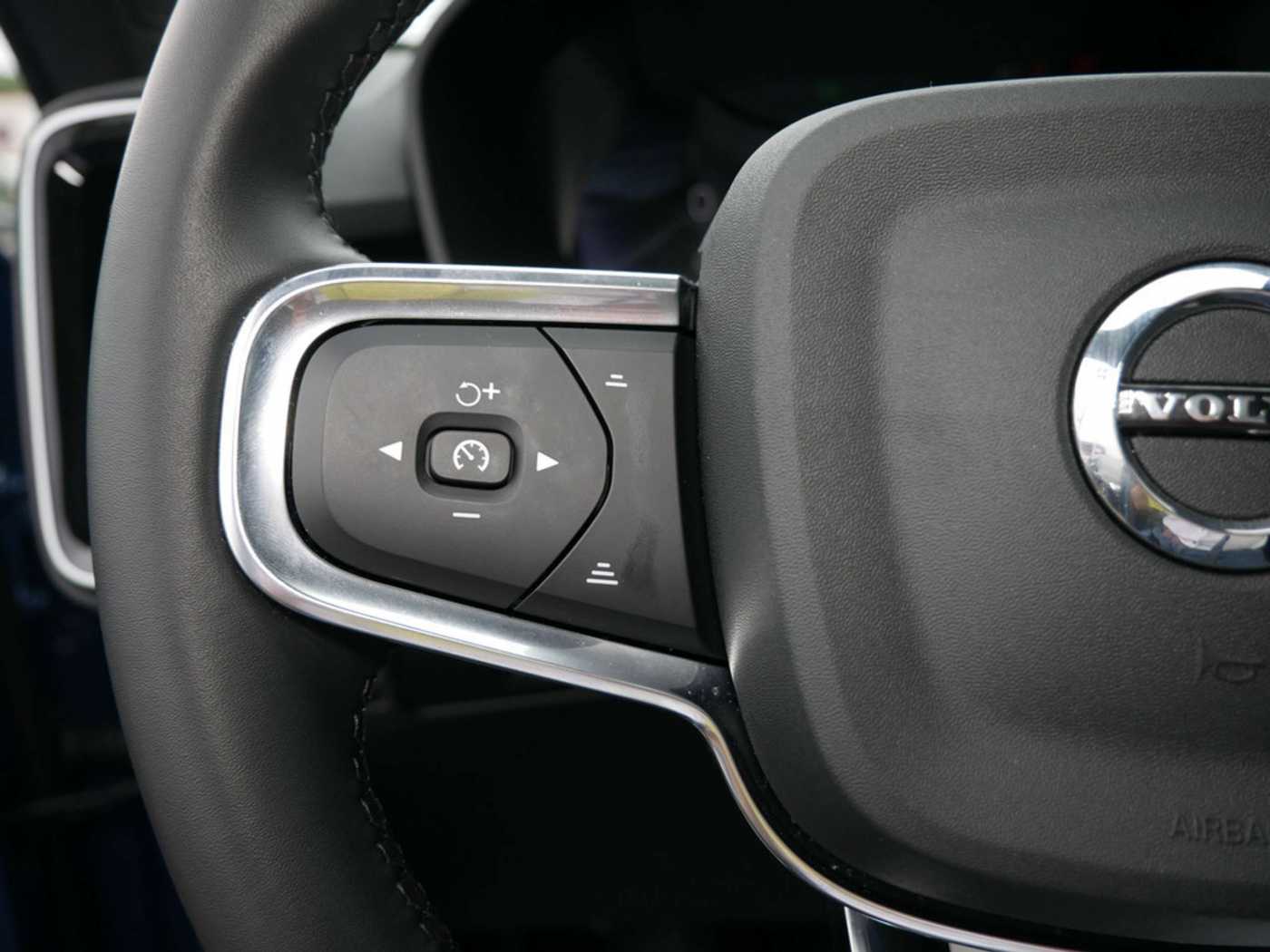 Volvo  Plus Recharge Pure Electric AWD LED PANO