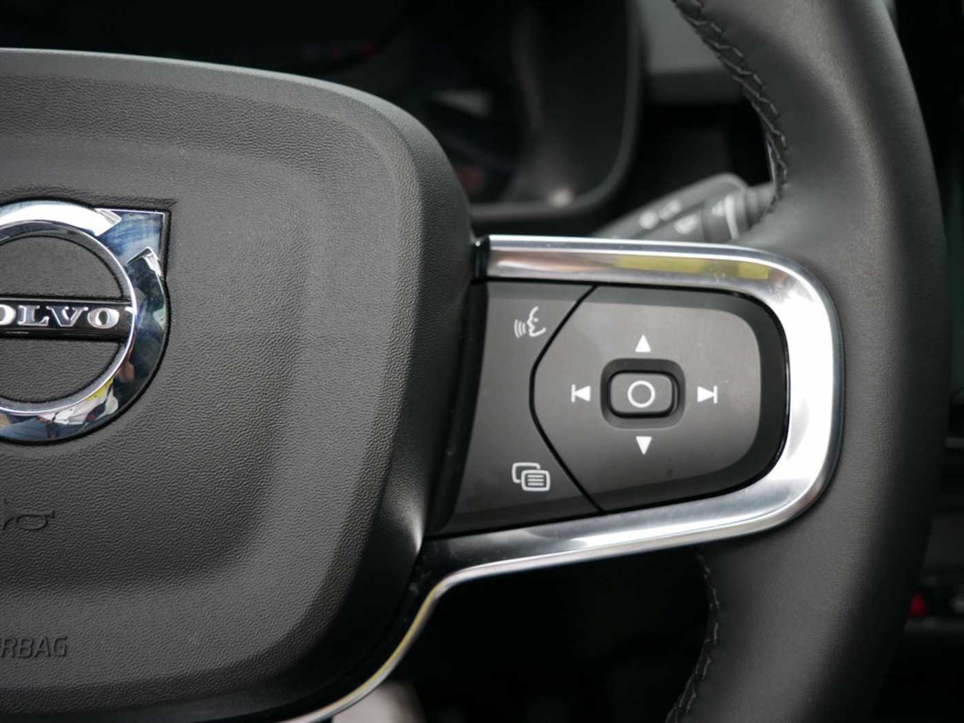 Volvo  Plus Recharge Pure Electric AWD LED PANO