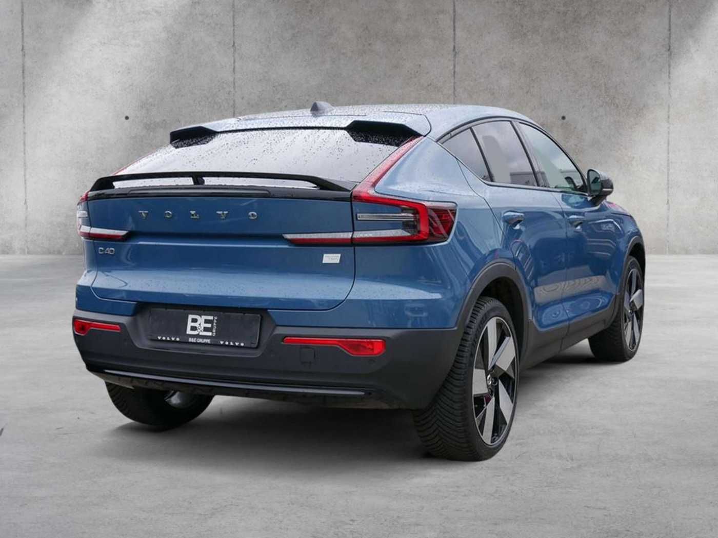 Volvo  Plus Recharge Pure Electric AWD LED PANO