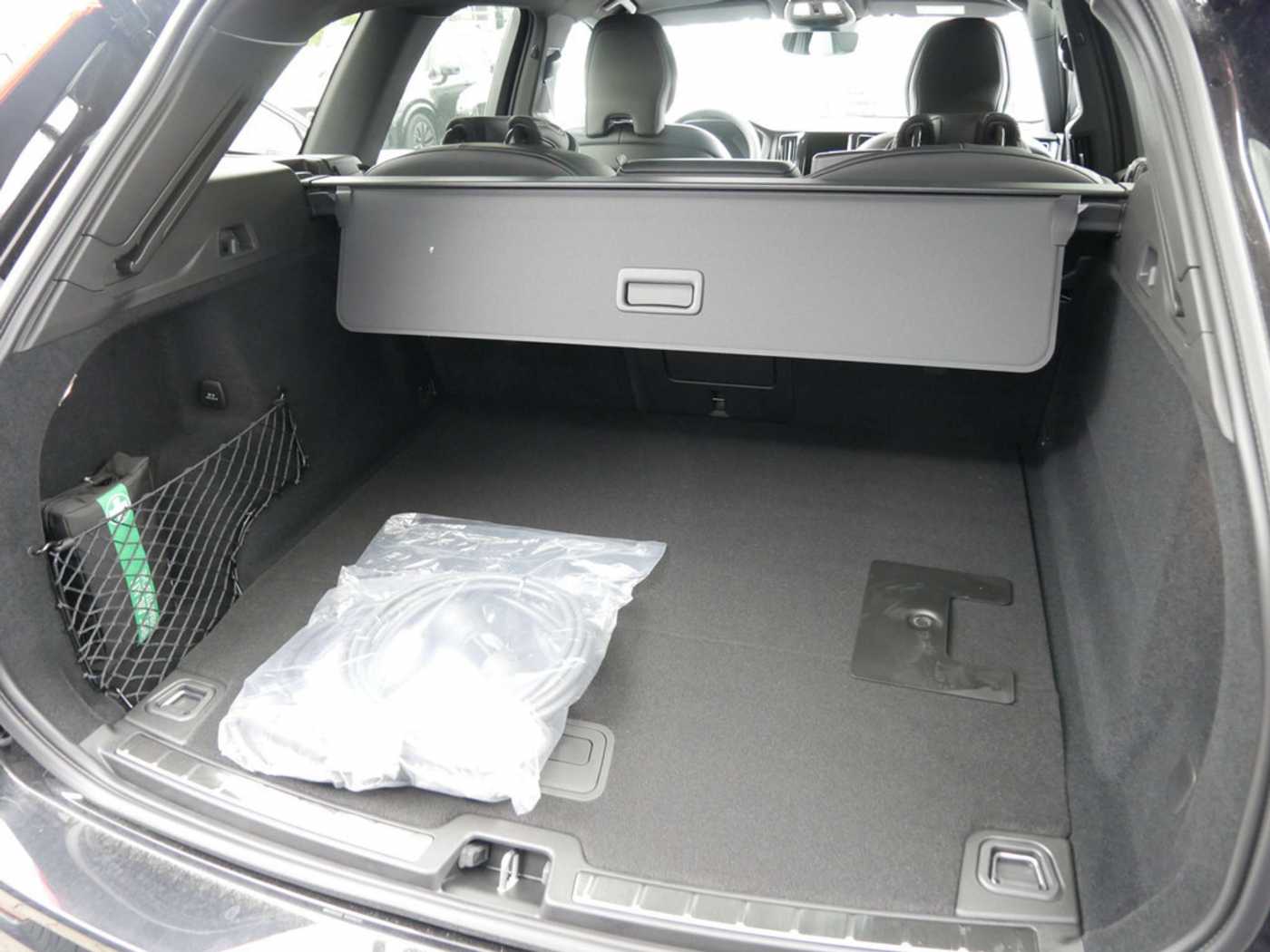 Volvo  T6 AWD Plus Dark H/K HGSD STANDHZ LED