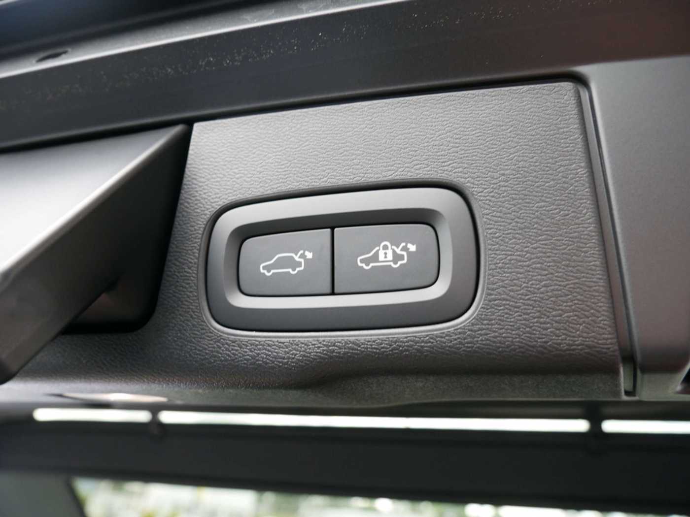 Volvo  T6 AWD Plus Dark H/K HGSD STANDHZ LED