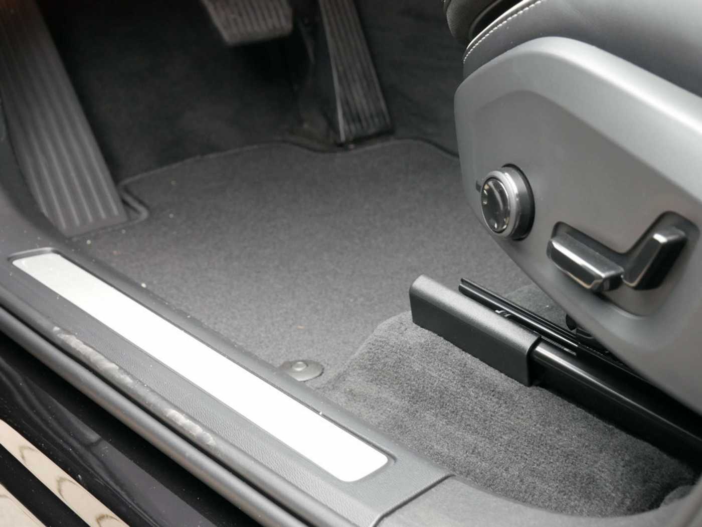 Volvo  T6 AWD Plus Dark H/K HGSD STANDHZ LED