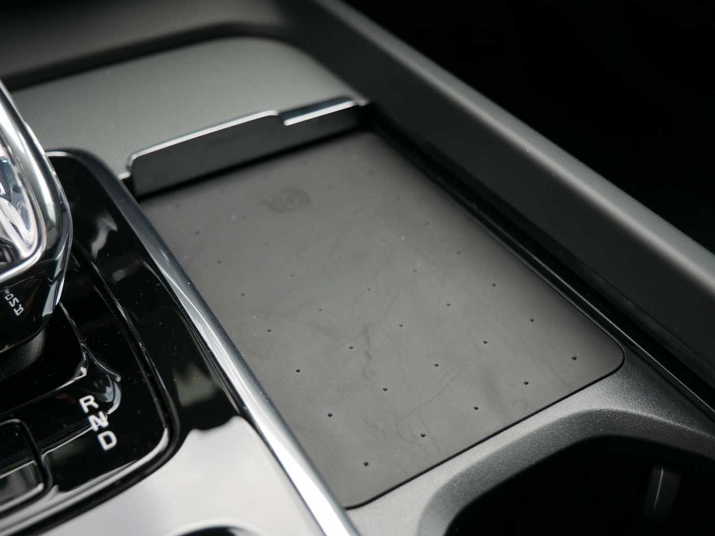 Volvo  T6 AWD Plus Dark H/K HGSD STANDHZ LED