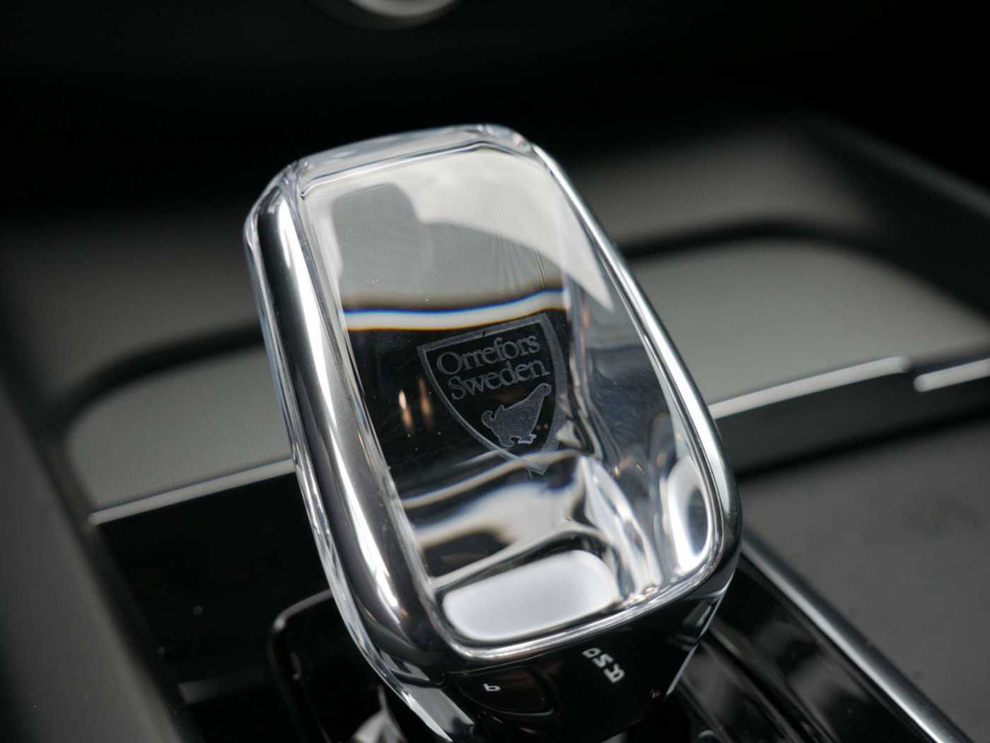 Volvo  T6 AWD Plus Dark H/K HGSD STANDHZ LED