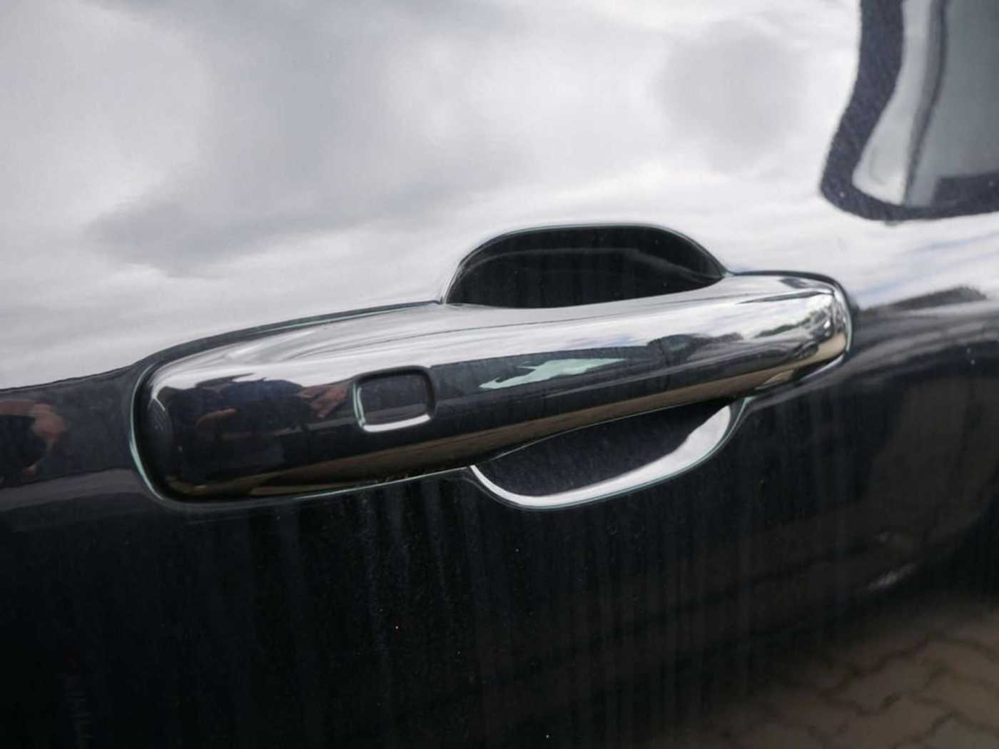Volvo  T6 AWD Plus Dark H/K HGSD STANDHZ LED