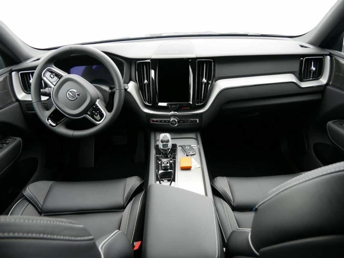 Volvo  T6 AWD Plus Dark H/K HGSD STANDHZ LED