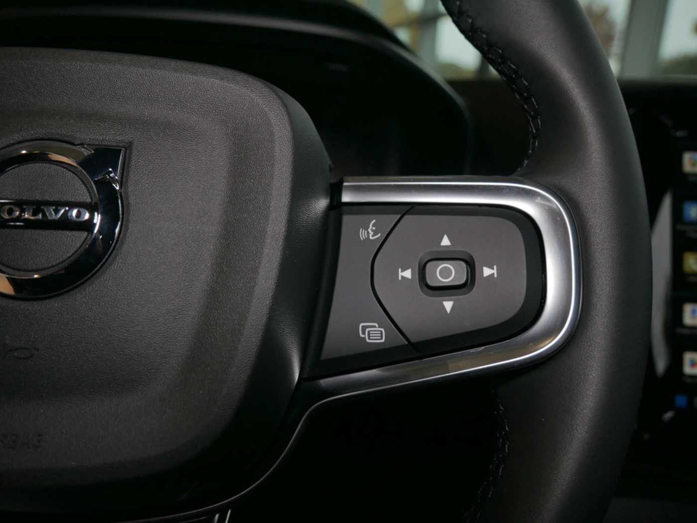 Volvo  Plus Recharge Pure Electric AWD ACC LED