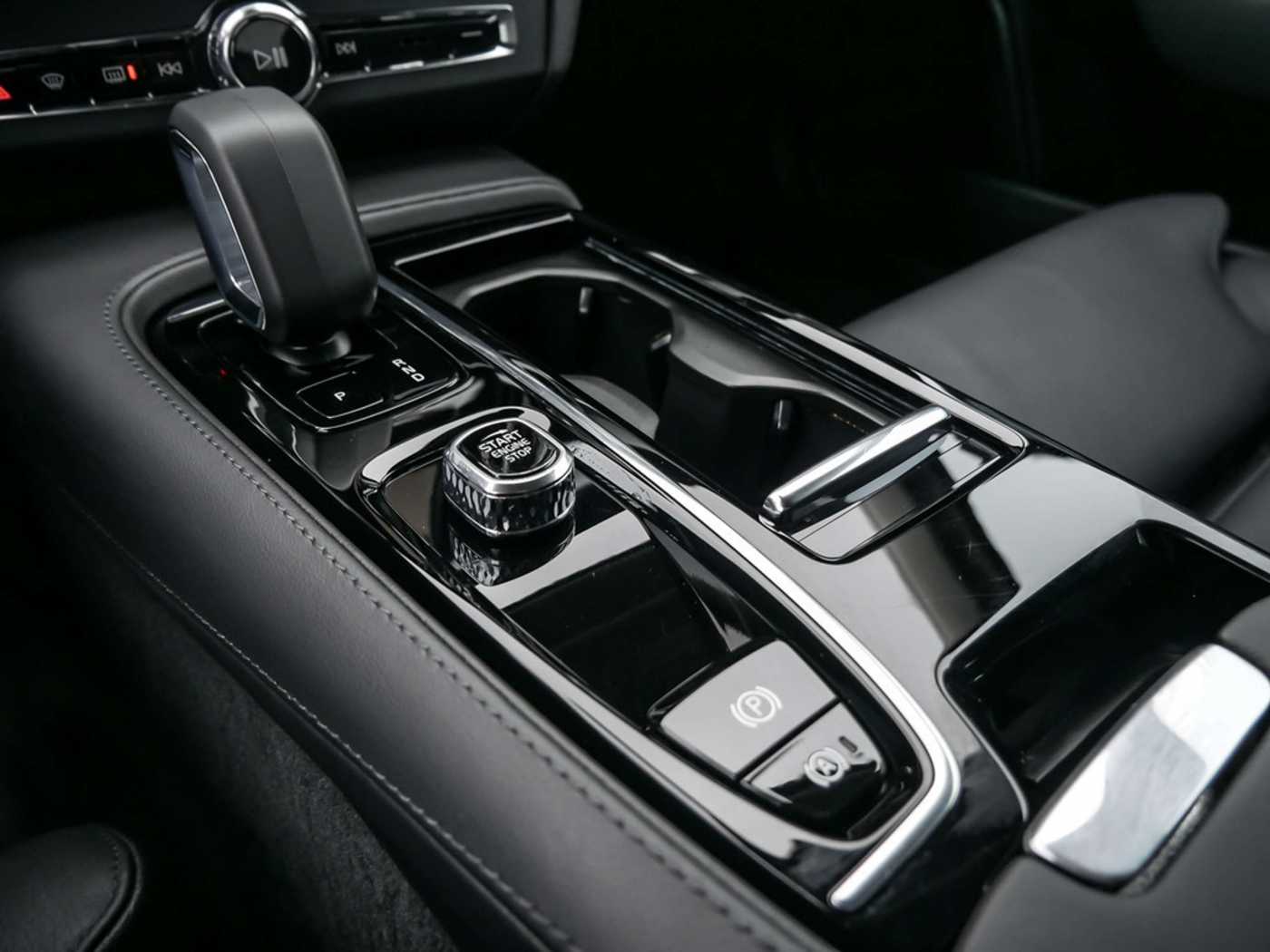 Volvo  T8 PHEV Ultimate Dark AWD
