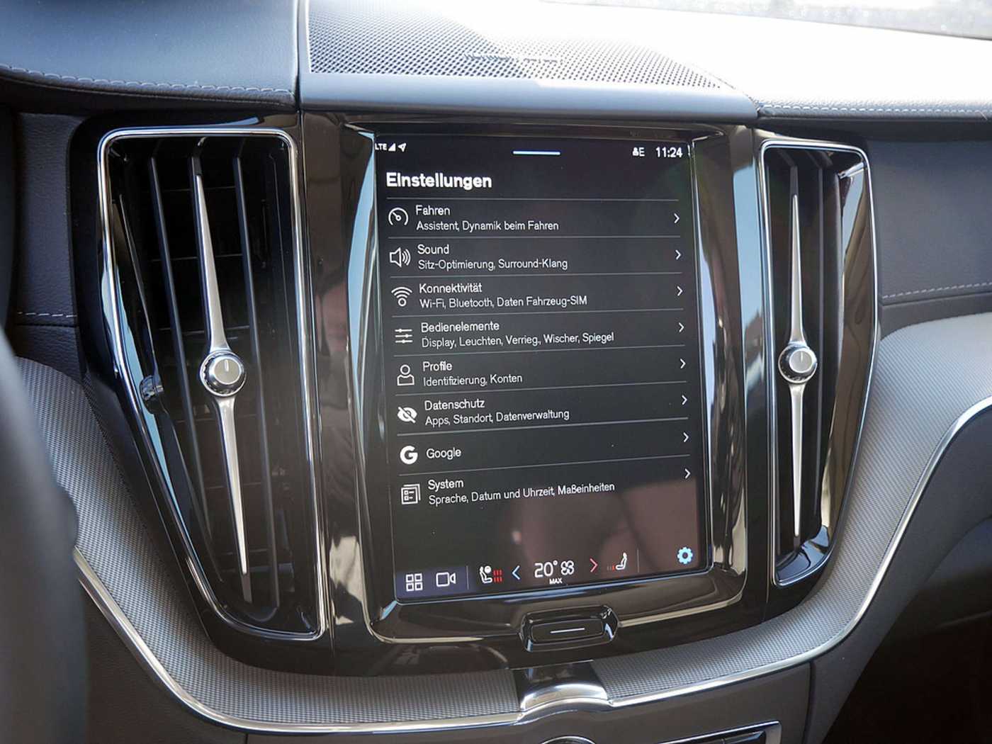 Volvo  T8 Ultra Dark Recharge Plug-In Hybrid AWD